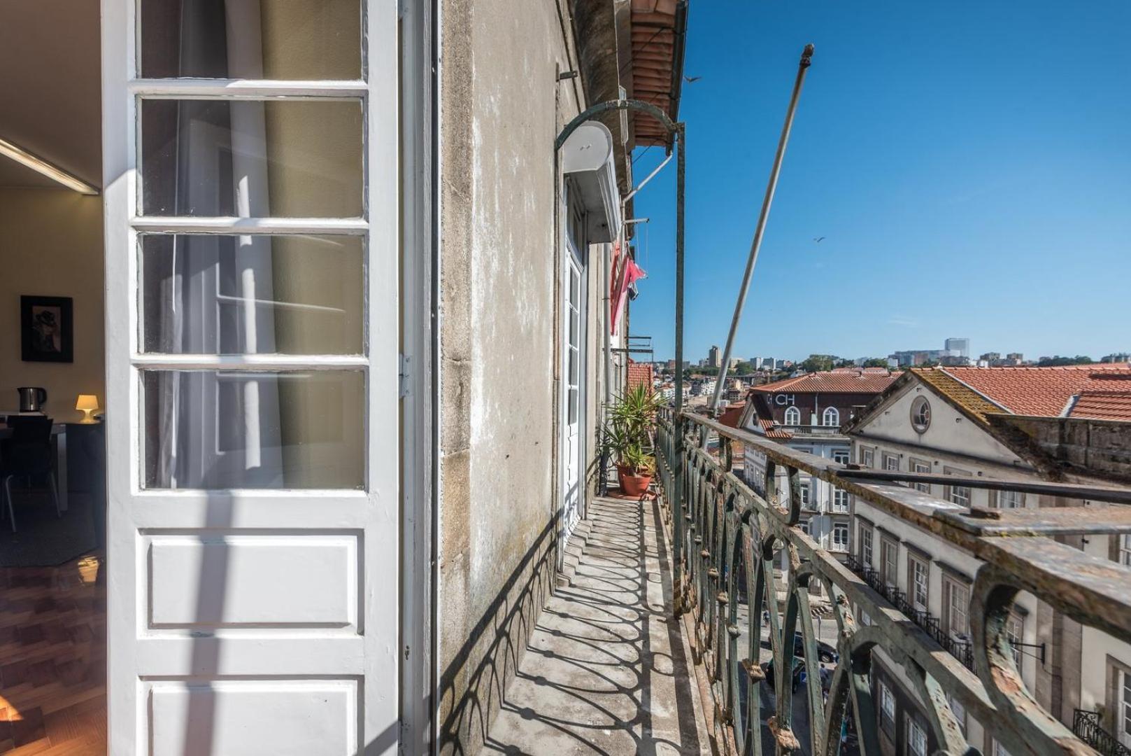 Guestready - Minimalistic Studio Downtown Porto Bagian luar foto